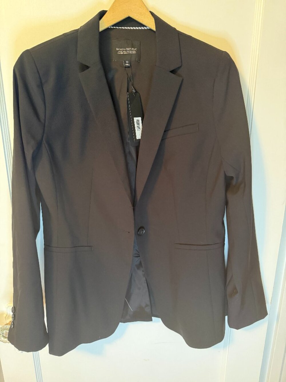 Banana Republic Long and Lean Black Blazer NWT, size 10.
